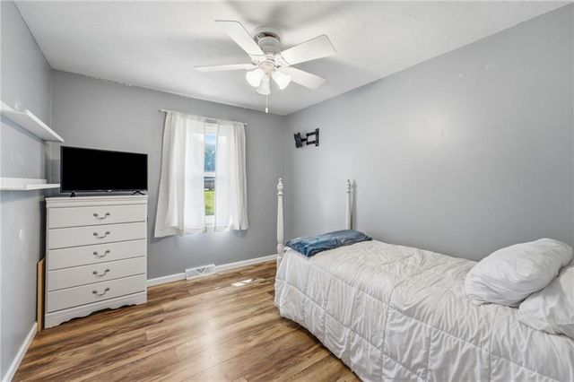 25225 S Windridge Road, Peculiar, MO 64078