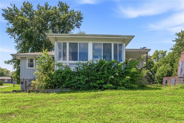 25225 S Windridge Road, Peculiar, MO 64078
