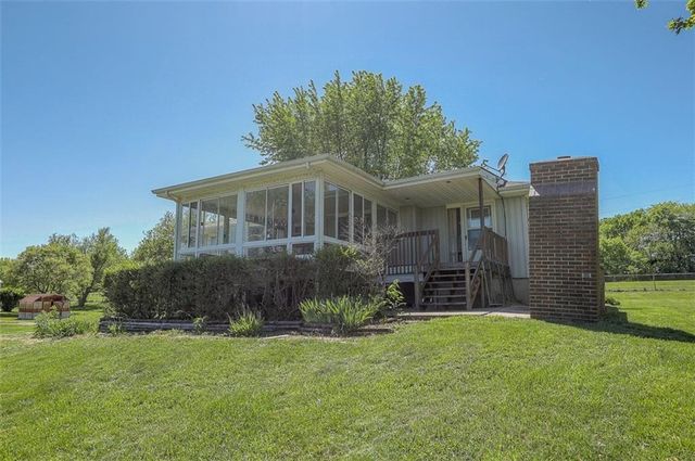 25225 S Windridge Road, Peculiar, MO 64078