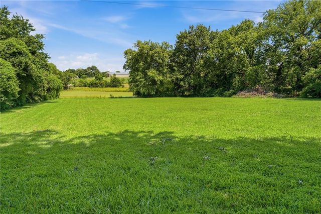 25225 S Windridge Road, Peculiar, MO 64078