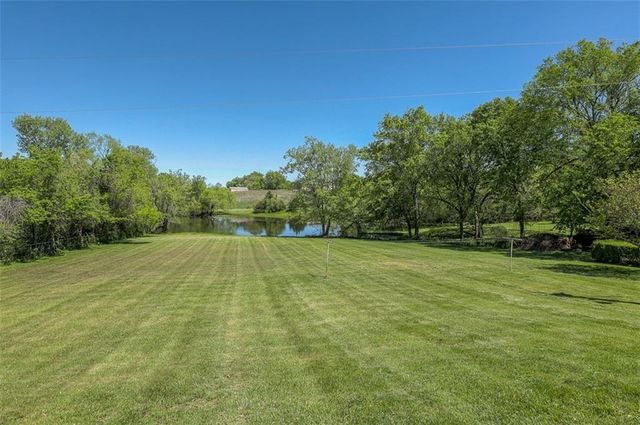 25225 S Windridge Road, Peculiar, MO 64078