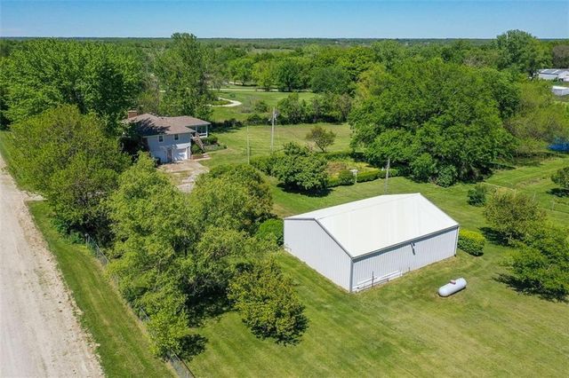 25225 S Windridge Road, Peculiar, MO 64078