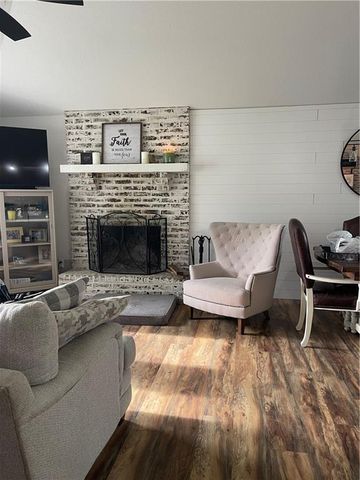 25225 S Windridge Road, Peculiar, MO 64078