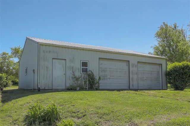 25225 S Windridge Road, Peculiar, MO 64078