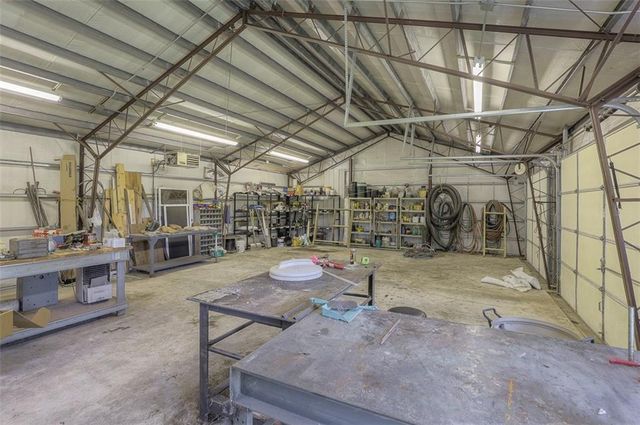 25225 S Windridge Road, Peculiar, MO 64078