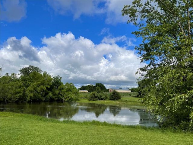25225 S Windridge Road, Peculiar, MO 64078