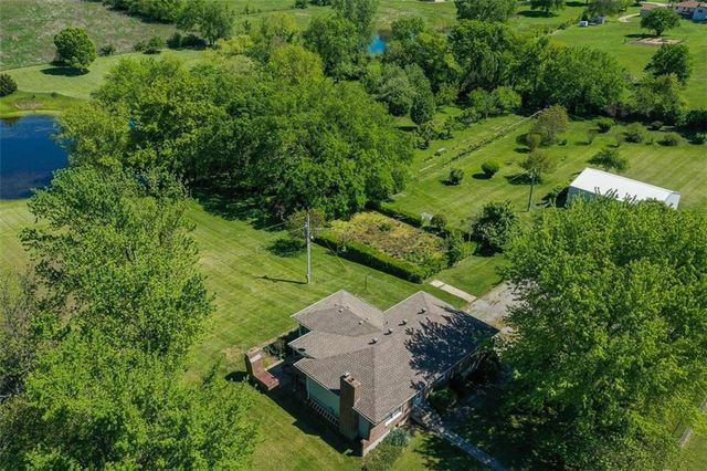 25225 S Windridge Road, Peculiar, MO 64078
