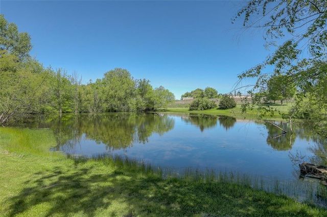 25225 S Windridge Road, Peculiar, MO 64078