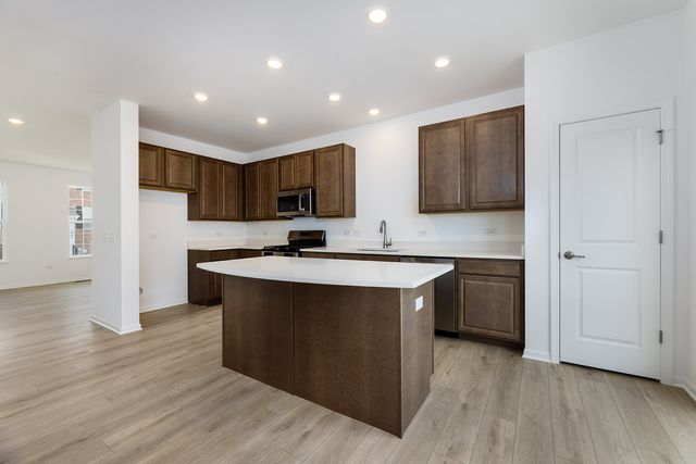 1703 Neubauer Circle, Lindenhurst, IL 60046