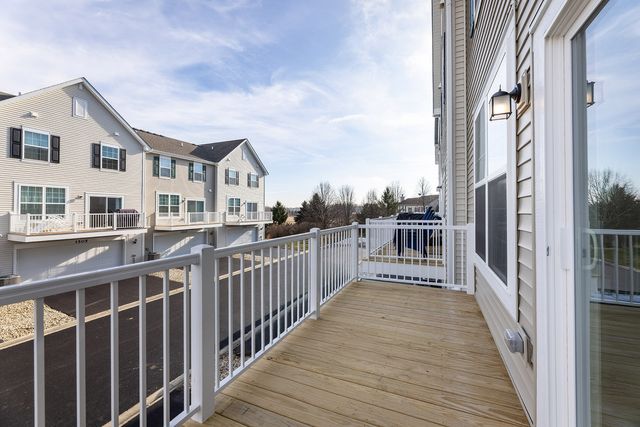 1703 Neubauer Circle, Lindenhurst, IL 60046