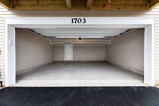 1703 Neubauer Circle, Lindenhurst, IL 60046