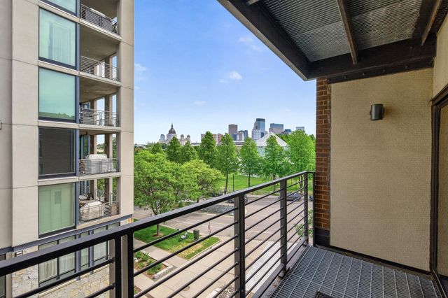 50 Groveland Terrace C208, Minneapolis, MN 55403