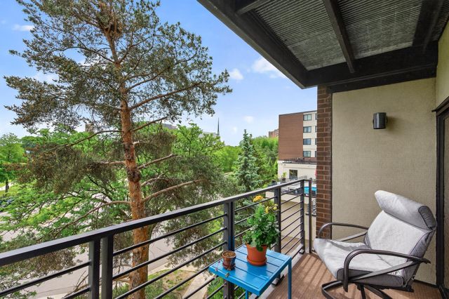50 Groveland Terrace C208, Minneapolis, MN 55403