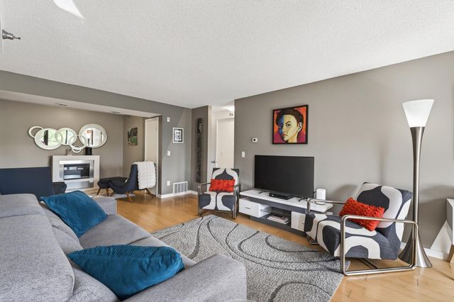 50 Groveland Terrace C208, Minneapolis, MN 55403