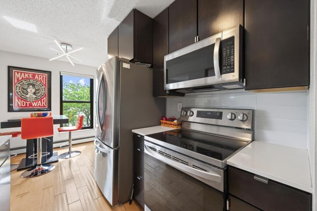 50 Groveland Terrace C208, Minneapolis, MN 55403