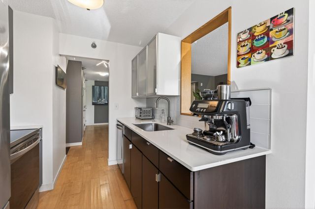 50 Groveland Terrace C208, Minneapolis, MN 55403