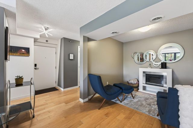 50 Groveland Terrace C208, Minneapolis, MN 55403