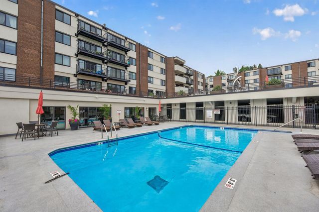 50 Groveland Terrace C208, Minneapolis, MN 55403
