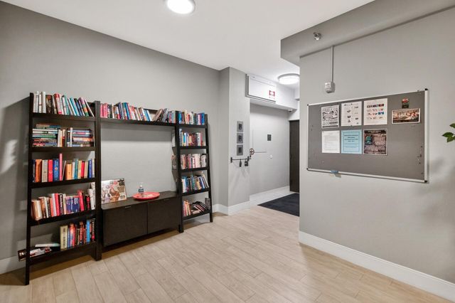 50 Groveland Terrace C208, Minneapolis, MN 55403