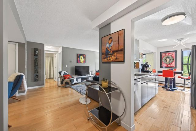 50 Groveland Terrace C208, Minneapolis, MN 55403
