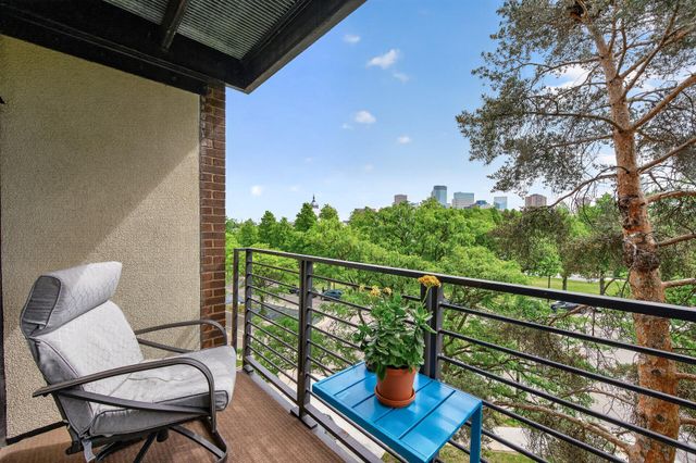 50 Groveland Terrace C208, Minneapolis, MN 55403