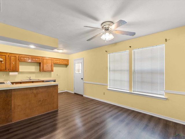 1208 Family World, Big Sandy, TX 75755