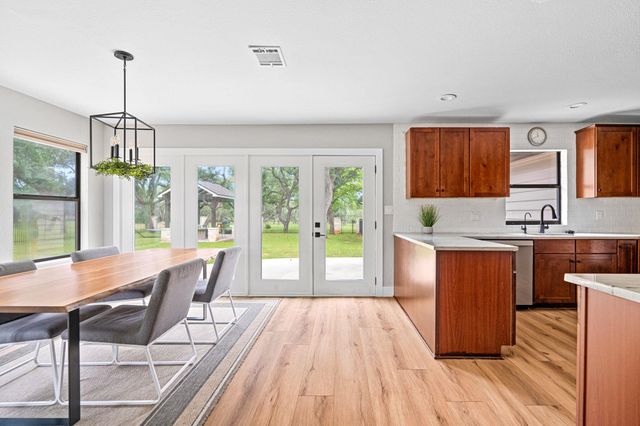 812 Post Oak DR, Dripping Springs, TX 78620