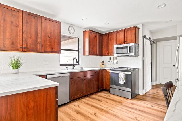 812 Post Oak DR, Dripping Springs, TX 78620