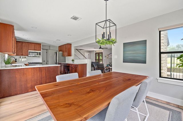 812 Post Oak DR, Dripping Springs, TX 78620