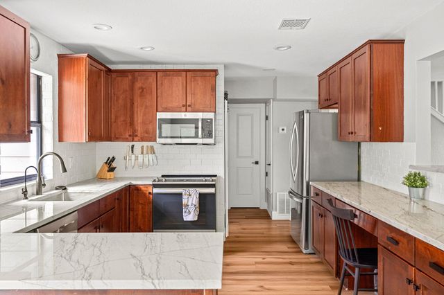 812 Post Oak DR, Dripping Springs, TX 78620