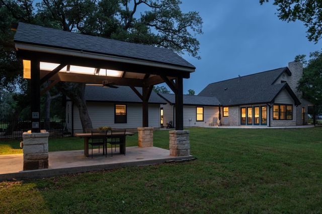 812 Post Oak DR, Dripping Springs, TX 78620