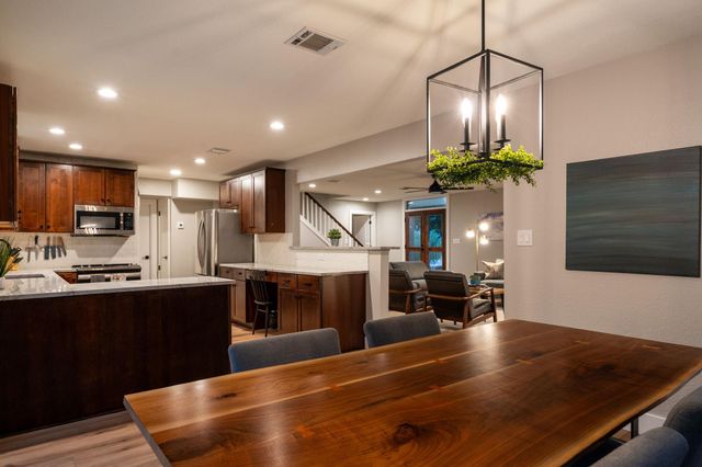 812 Post Oak DR, Dripping Springs, TX 78620