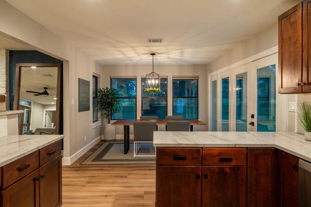 812 Post Oak DR, Dripping Springs, TX 78620