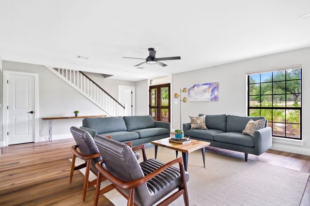 812 Post Oak DR, Dripping Springs, TX 78620