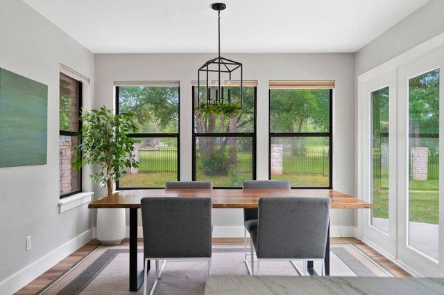 812 Post Oak DR, Dripping Springs, TX 78620