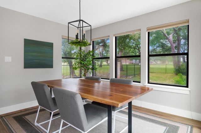 812 Post Oak DR, Dripping Springs, TX 78620