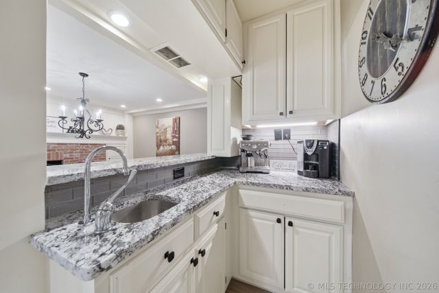 6710 S Atlanta Avenue, Tulsa, OK 74136