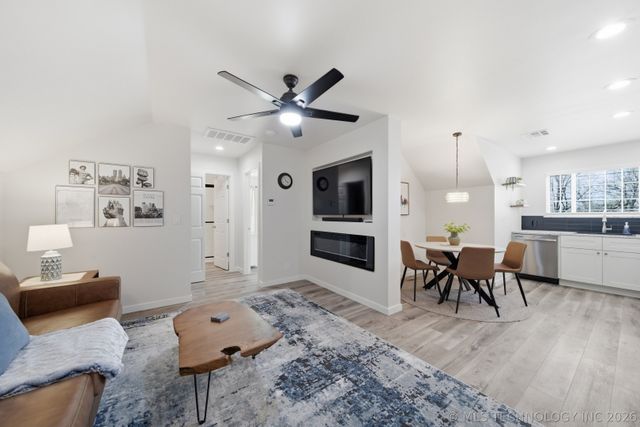 6710 S Atlanta Avenue, Tulsa, OK 74136