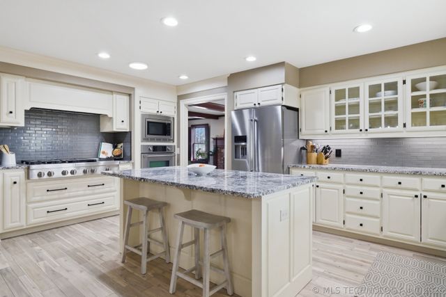 6710 S Atlanta Avenue, Tulsa, OK 74136