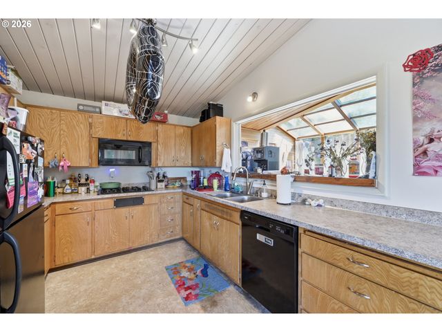 1750 E 26TH Ave, Eugene, OR 97403