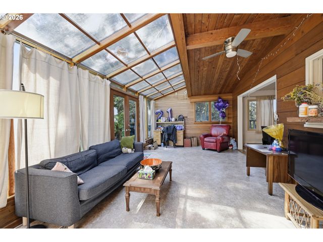 1750 E 26TH Ave, Eugene, OR 97403