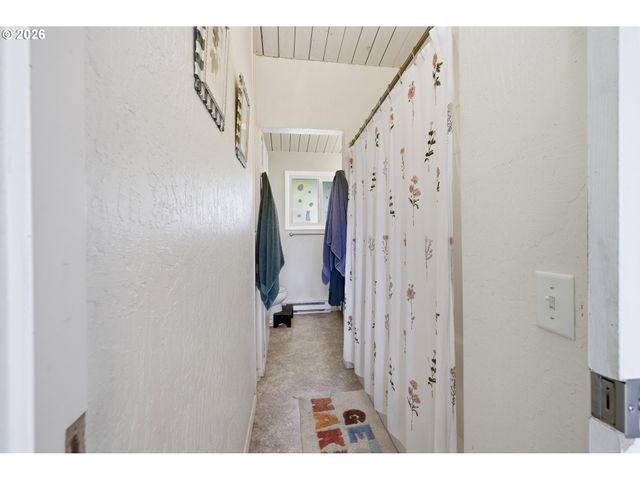 1750 E 26TH Ave, Eugene, OR 97403