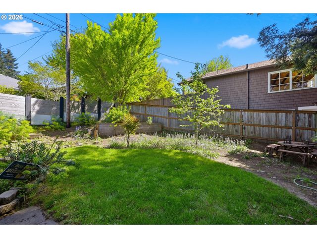 1750 E 26TH Ave, Eugene, OR 97403