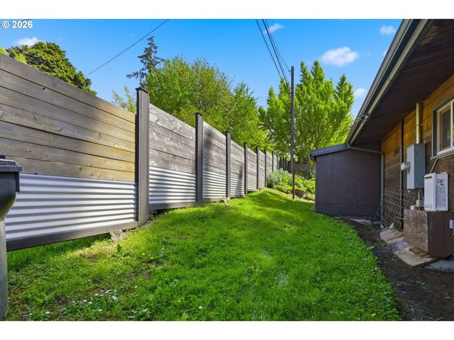 1750 E 26TH Ave, Eugene, OR 97403