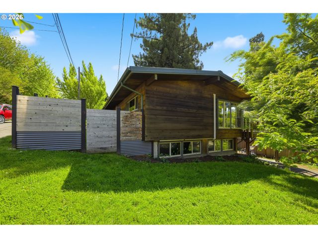 1750 E 26TH Ave, Eugene, OR 97403