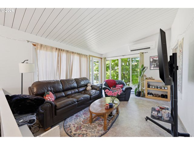 1750 E 26TH Ave, Eugene, OR 97403