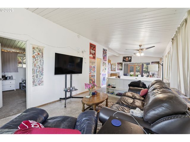 1750 E 26TH Ave, Eugene, OR 97403