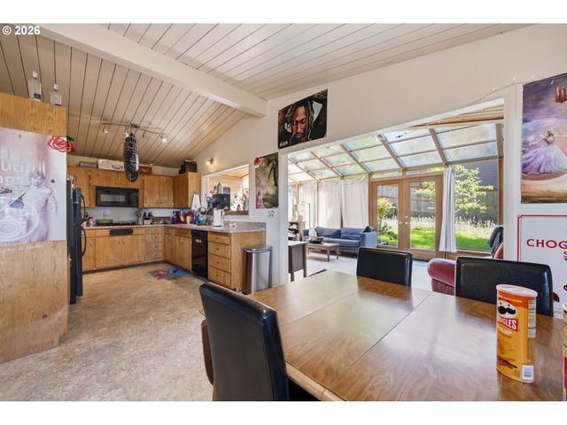 1750 E 26TH Ave, Eugene, OR 97403