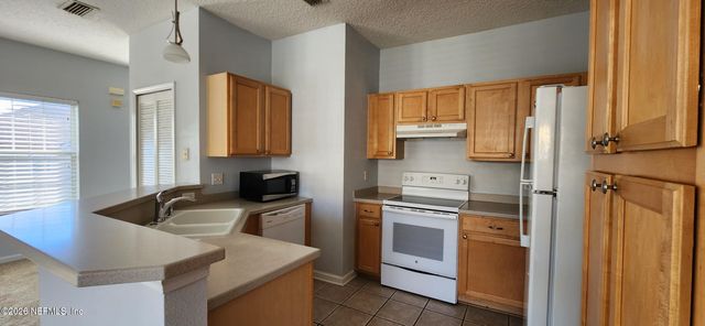 1716 FOREST LAKE Circle 3, Jacksonville, FL 32225