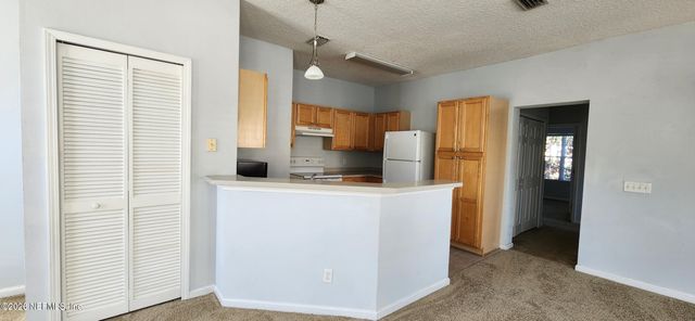 1716 FOREST LAKE Circle 3, Jacksonville, FL 32225